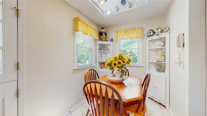 Dining room, Interior