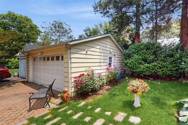 Detached Garage, Exterior
