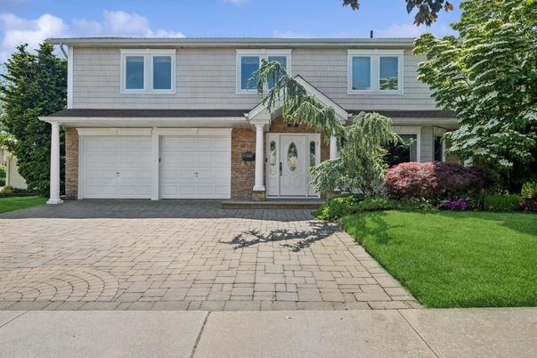 Attached, Exterior, Facade, Brick Facade, Raised Ranch