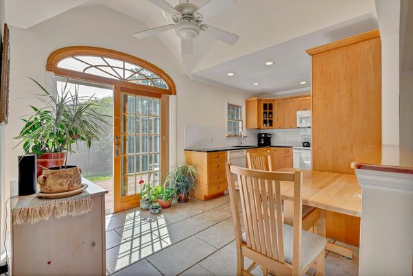 Dining room, Interior, Kitchen, Recessed Lighting