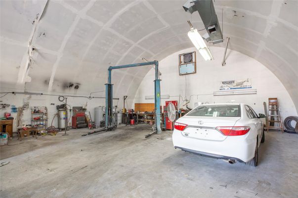 Garage, Interior