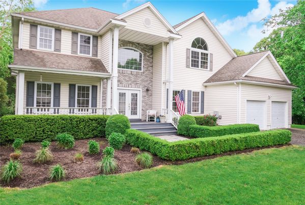 Attached, Exterior, Facade, Farmhouse