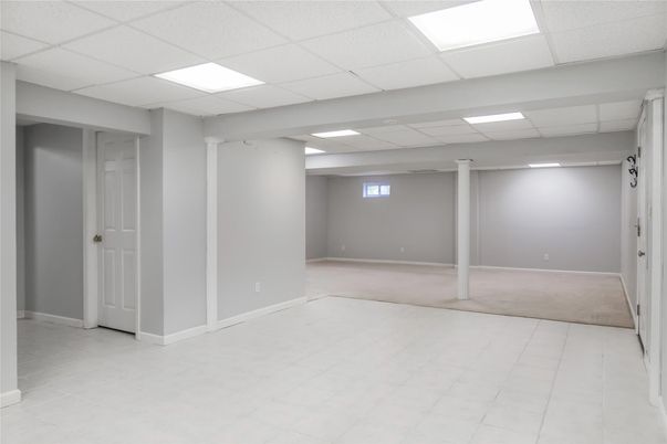 Empty room, Interior, Recessed Lighting