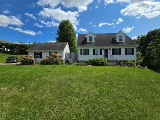 Attached, Exterior, Facade, Cape Cod