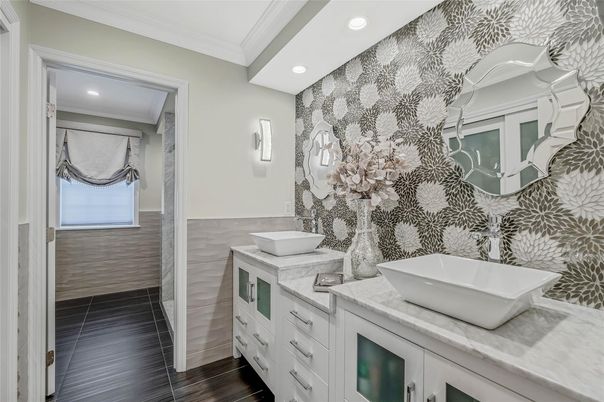Bathroom, Dual Sink Vanities, Interior, Recessed Lighting