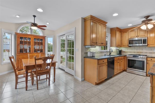 Dining room, Interior, Kitchen, Recessed Lighting, Stainless Steel Appliances