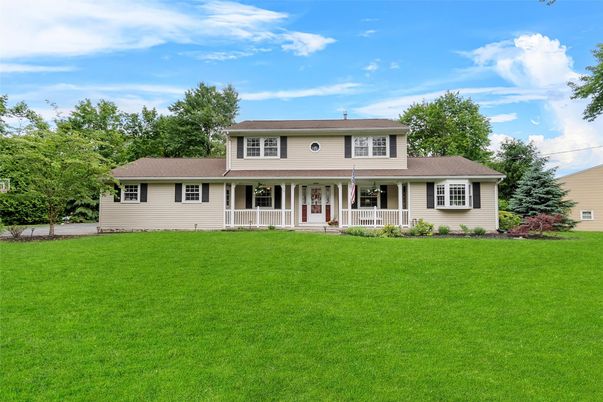 Backyard, Exterior, Facade, Split Level