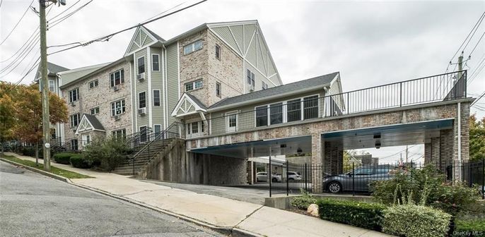 Exterior, Facade, Brick Facade, Rowhouse