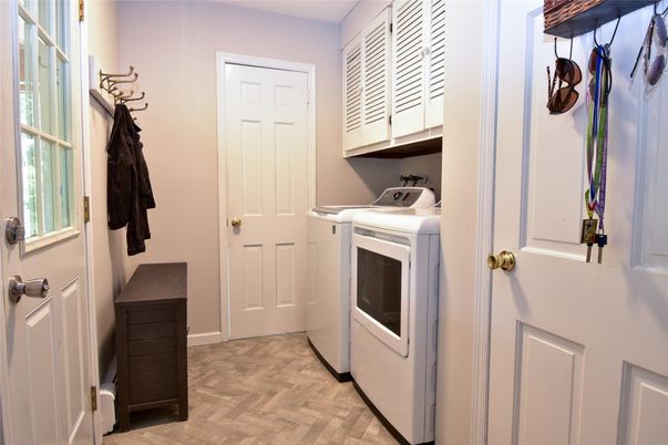 Interior, Washer, Wood Texture Flooring