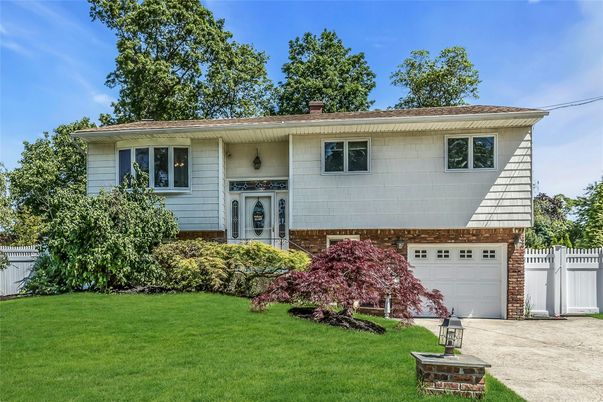 Attached, Exterior, Facade, Raised Ranch