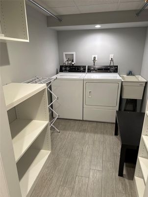 Interior, Recessed Lighting, Washer, Wood Texture Flooring