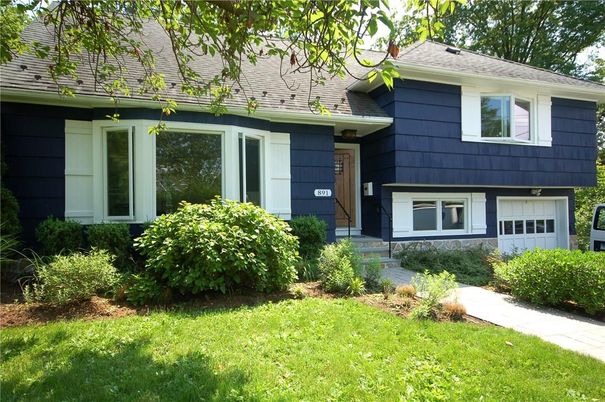 Attached, Exterior, Facade, Split Level
