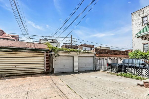 Detached Garage, Exterior