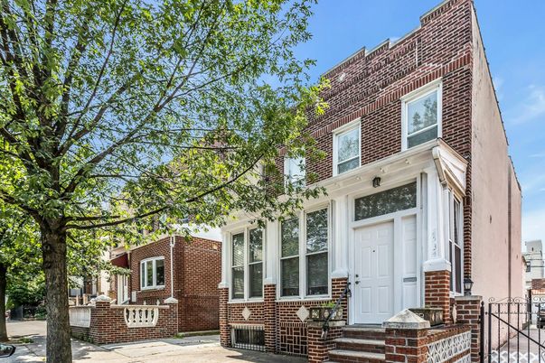 Exterior, Facade, Brick Facade, Rowhouse