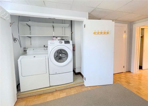 Interior, Utility Closets, Washer, Wood Texture Flooring