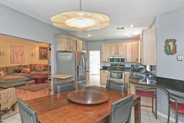 Dining room, Interior, Kitchen, Living room, Pendant Lights, Recessed Lighting, Stainless Steel Appliances