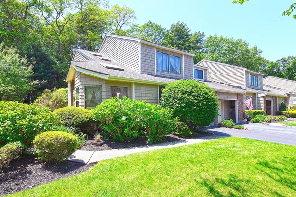 Attached, Exterior, Facade, Cape Cod
