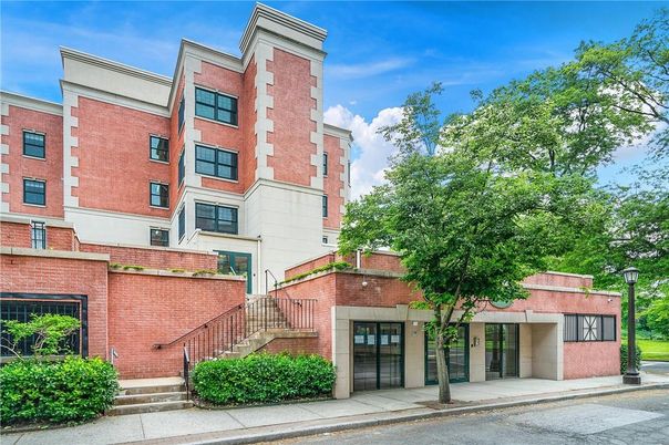 Exterior, Facade, Brick Facade, Rowhouse