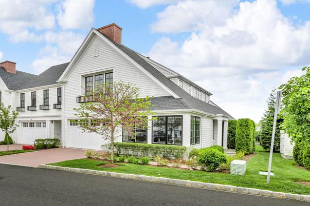 Attached, Exterior, Facade, Farmhouse