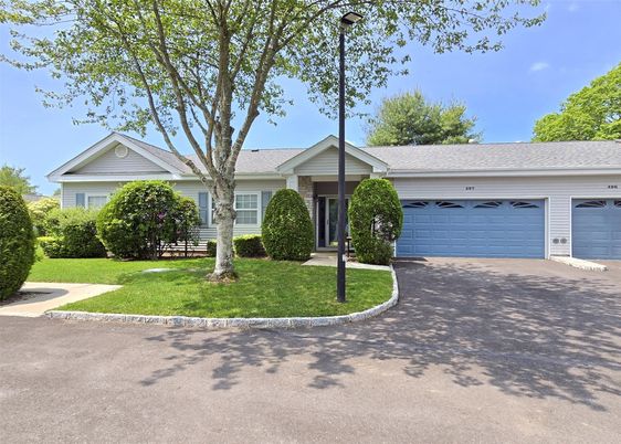 Attached, Exterior, Facade, Ranch