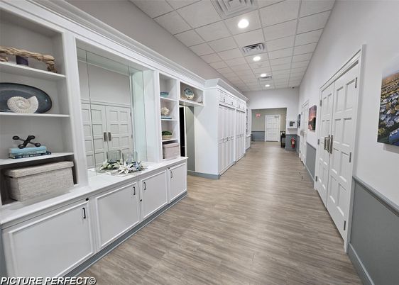 Interior, Recessed Lighting, Wood Texture Flooring