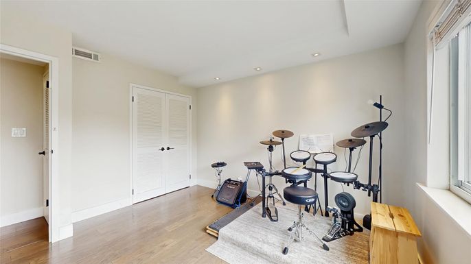 Fitness Equipment, Interior, Recessed Lighting, Wood Texture Flooring