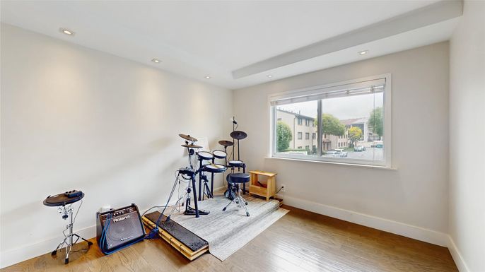 Fitness Equipment, Interior, Recessed Lighting, Wood Texture Flooring