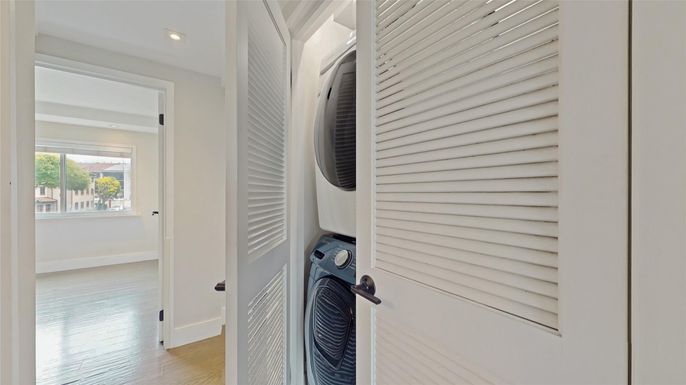 Interior, Recessed Lighting, Utility Closets, Washer, Wood Texture Flooring
