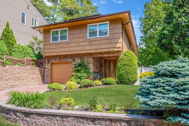 Attached, Exterior, Facade, Brick Facade, Split Level