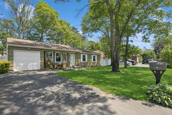 Attached, Exterior, Facade, Ranch