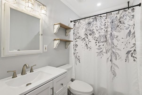 Bathroom, Interior, Recessed Lighting