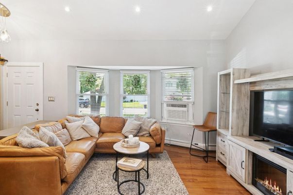 Fireplace, Interior, Living room, Pendant Lights, Recessed Lighting, Wood Texture Flooring