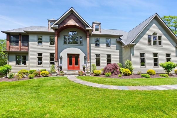 Exterior, Facade, Farmhouse