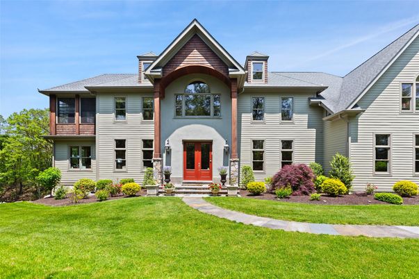 Exterior, Facade, Farmhouse