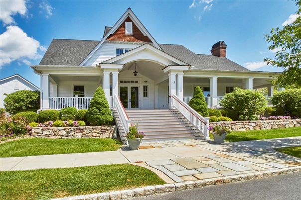 Exterior, Facade, Queen Anne Victorian