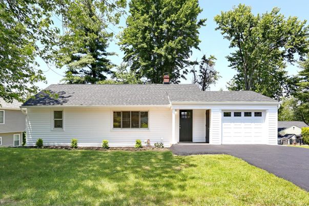 Attached, Exterior, Facade, Ranch
