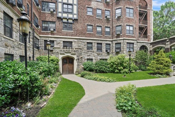 Exterior, Facade, Brick Facade, Rowhouse