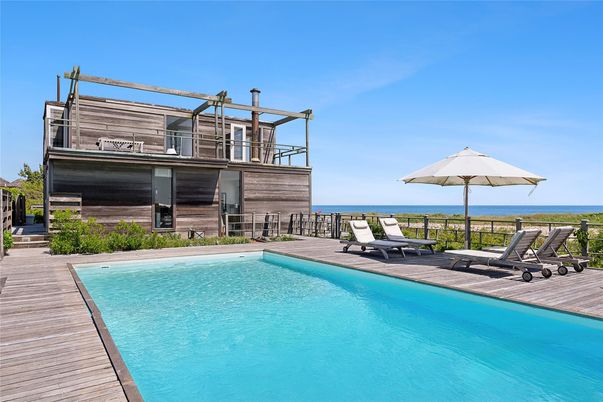 Exterior, Pool, Water