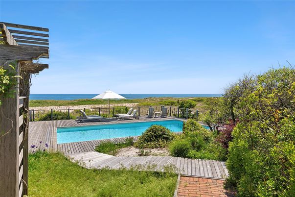 Exterior, Pool, Water