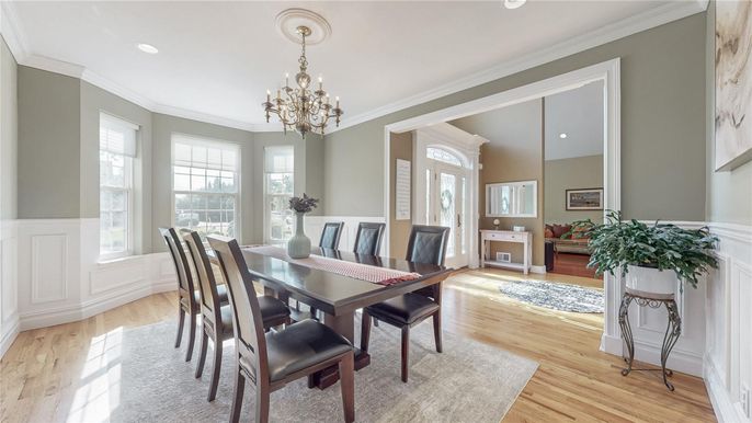 Chandelier, Dining room, Interior, Recessed Lighting, Wood Texture Flooring