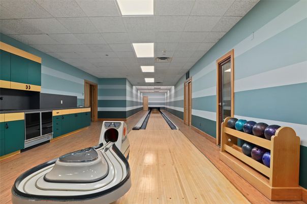 Fitness Equipment, Interior, Recessed Lighting, Wood Texture Flooring