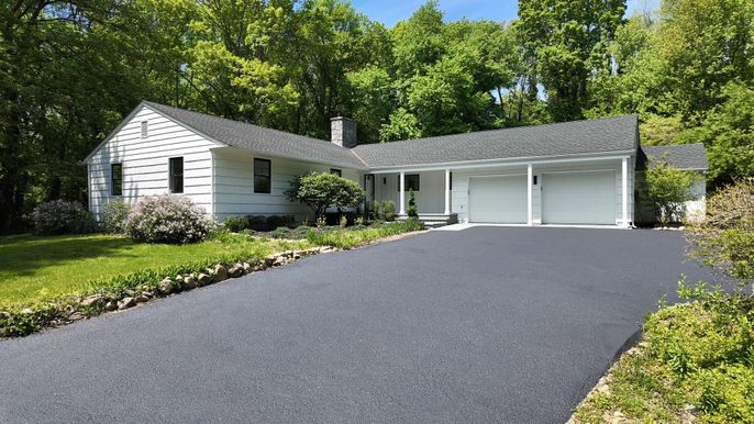 Attached, Exterior, Facade, Ranch