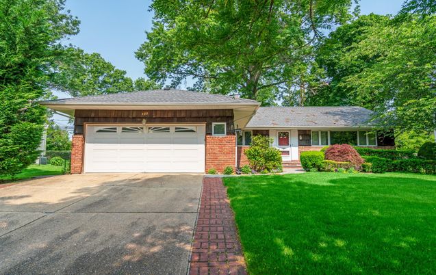 Attached, Exterior, Facade, Brick Facade, Ranch