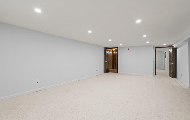 Empty room, Interior, Recessed Lighting