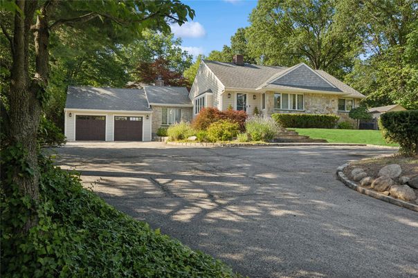 Attached, Exterior, Facade, Cape Cod