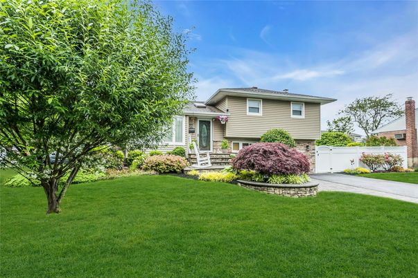 Attached, Backyard, Exterior, Facade, Split Level