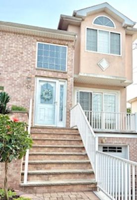 Exterior, Facade, Brick Facade, Rowhouse