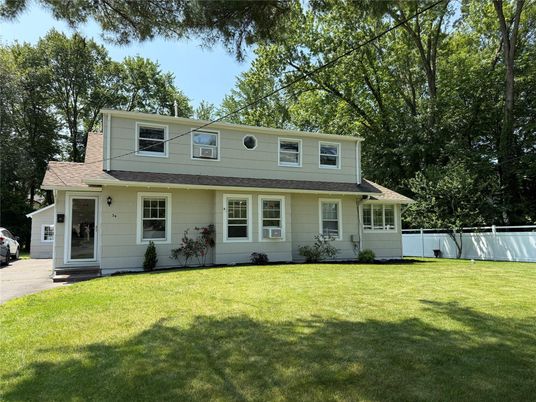 Attached, Exterior, Facade, American Foursquare