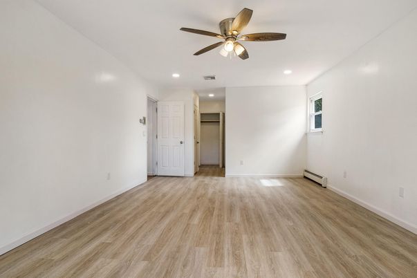 Empty room, Interior, Recessed Lighting, Wood Texture Flooring