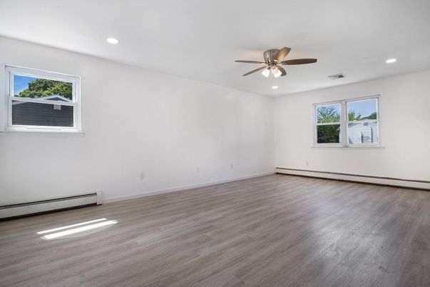 Empty room, Interior, Recessed Lighting, Wood Texture Flooring